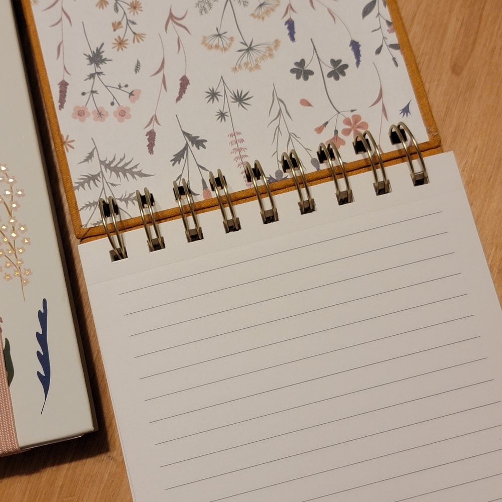 Floral Planner & Notebook / Journal - Picture 3 of 9